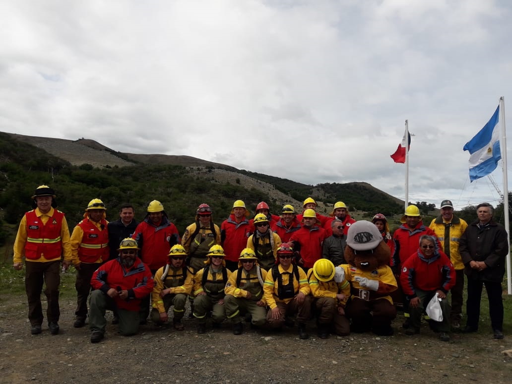 Seremi de Agricultura destaca encuentro Binacional de brigadistas de combate de incendios forestales entre Chile y Argentina, realizado en Río Turbio, Argentina