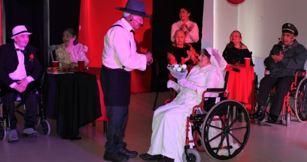 Adultos Mayores de ELEAM de Punta Arenas se rehabilitan a través del arte