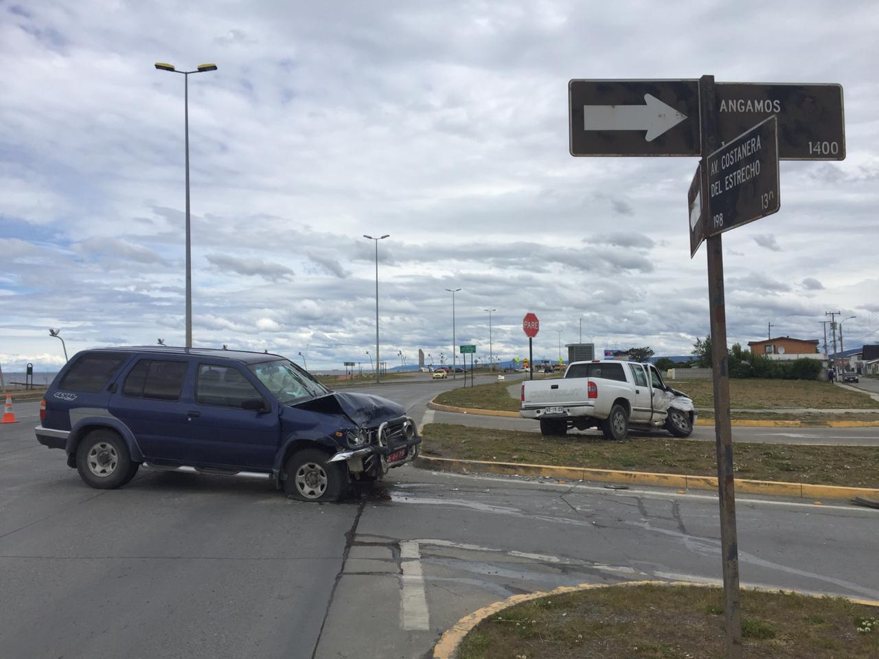 Accidente vehicular en Avenida Costanera con Angamos deja dos personas lesionadas