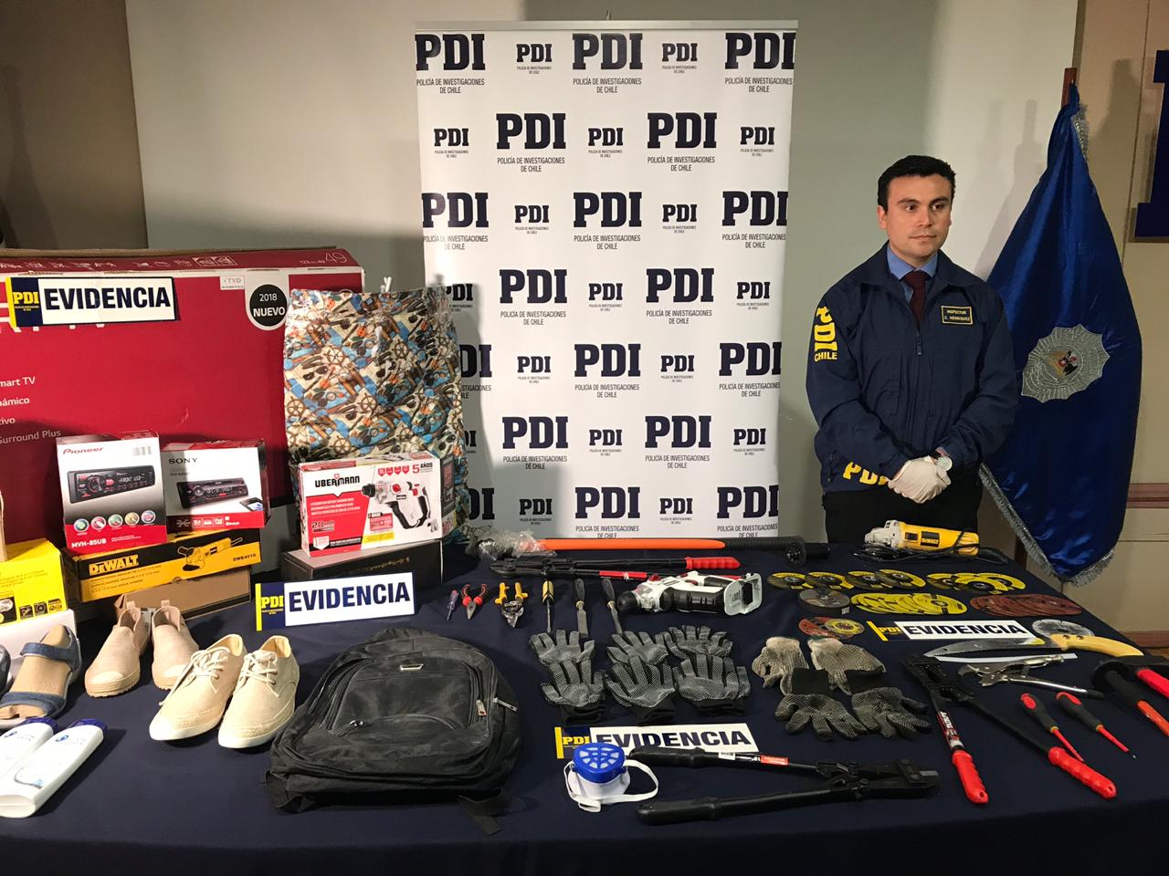Brigada Investigadora de Robos de la PDI detiene a un sujeto acusado de robo en local de Farmacias Salcobrand