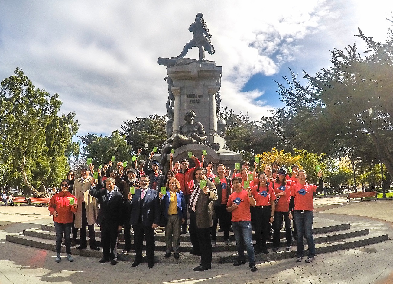Estudiantes, docentes y autoridades viajan a la Antártica con INACH