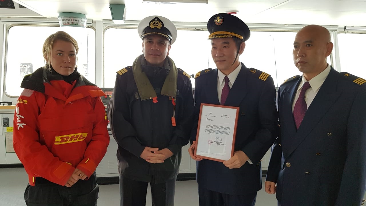 Yatista inglesa fue rescatada tras naufragar a 3.200 kms al Este del golfo de Penas