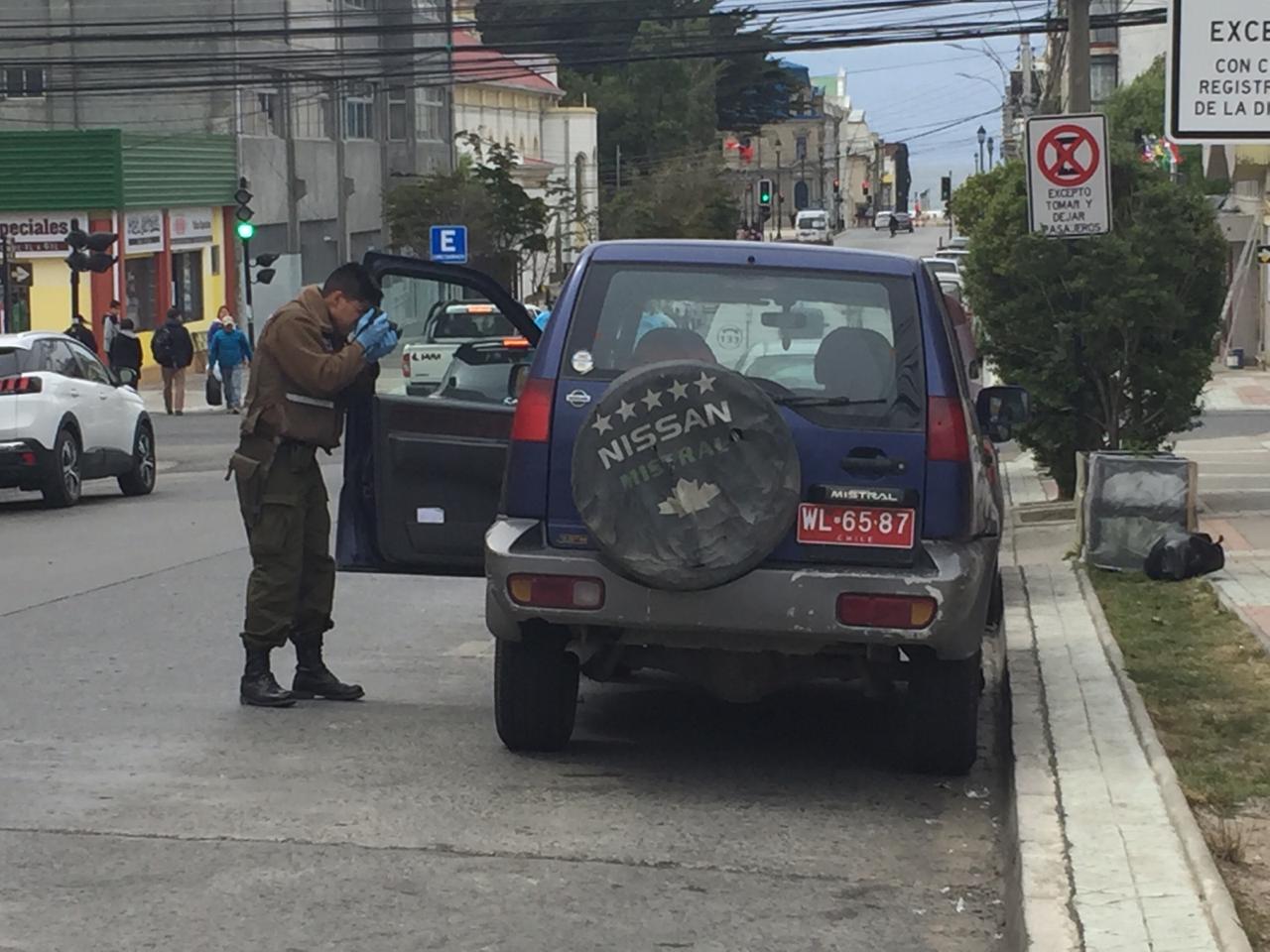 Carabineros investiga robo de alimentos en un restaurante y desde un vehículo en el centro de la ciudad