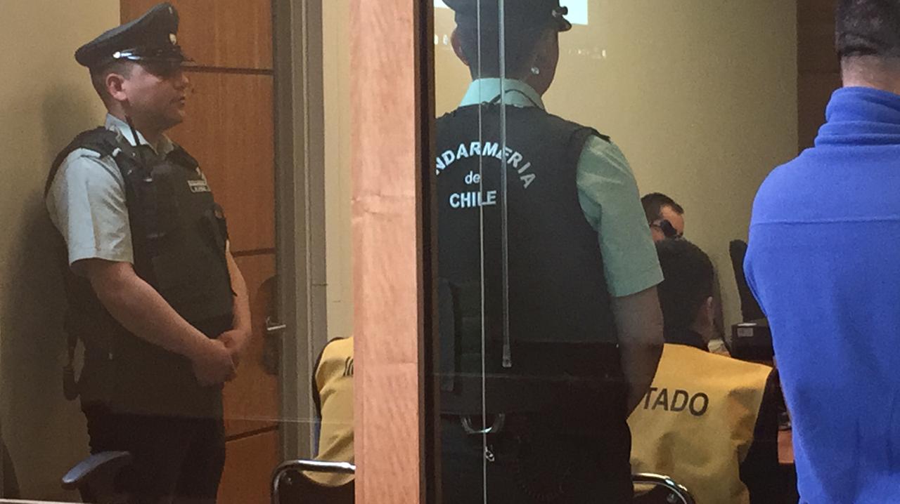 Fiscalía pide penas que podrían llegar hasta 20 años de cárcel para dos hombres y una mujer acusados de robo con violencia