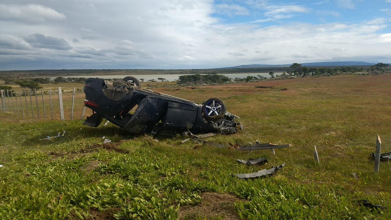 En libertad conductor que conducía en estado de ebriedad y volcó dejando a su acompañante grave