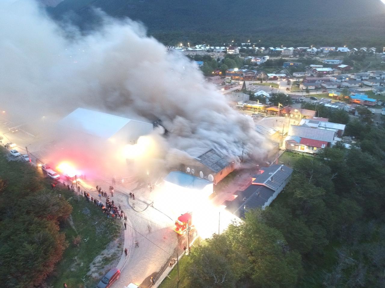 Incendio afectó a supermercado naval de Puerto Williams