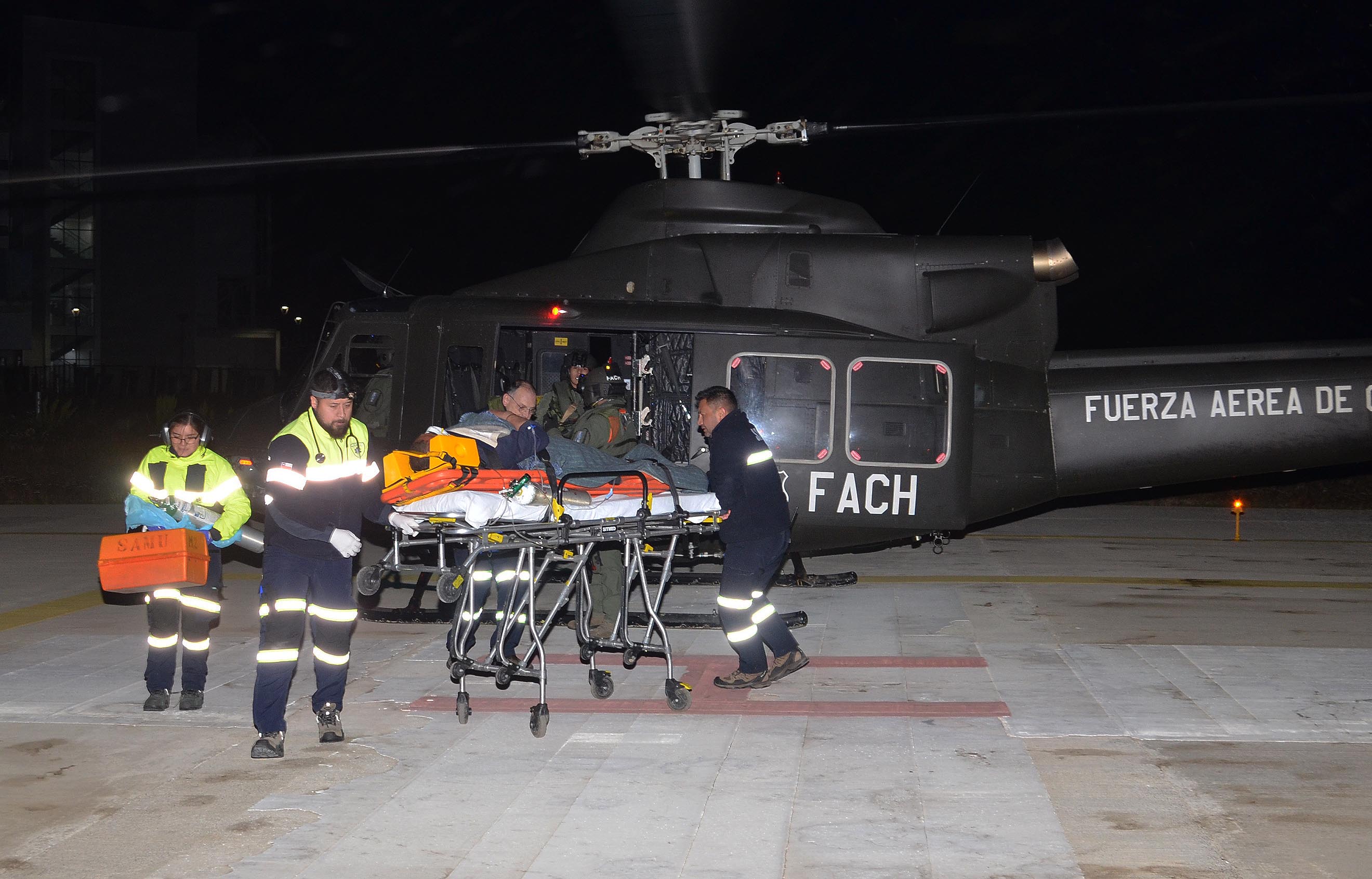 Realizan aeroevacuación médica desde Isla Dawson