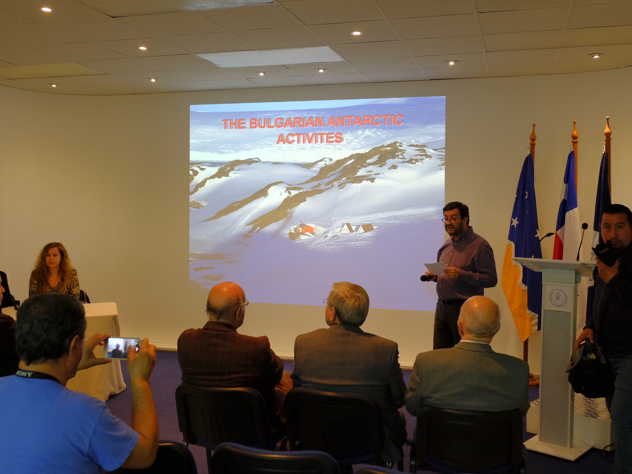 Exitosa presentación de “Diálogos Antárticos Chile y Bulgaria”