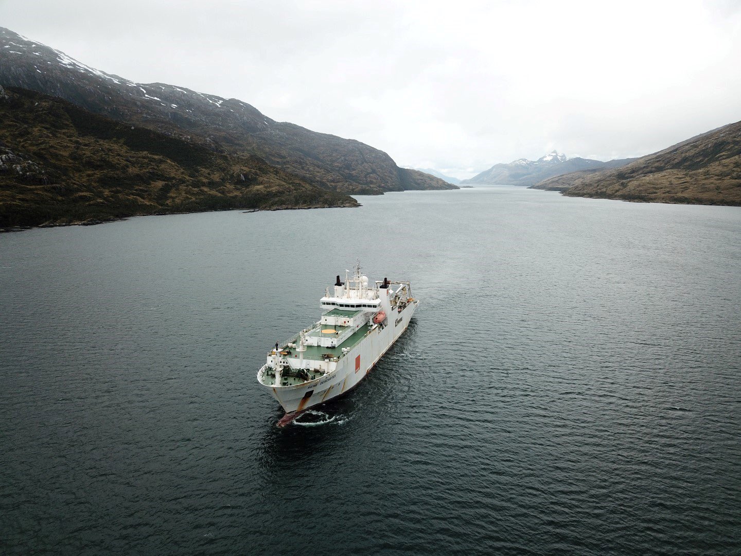 Buque «Descartes» que realiza el tendido del cable submarino de Fibra Optica salió a alta mar desde el canal Beagle