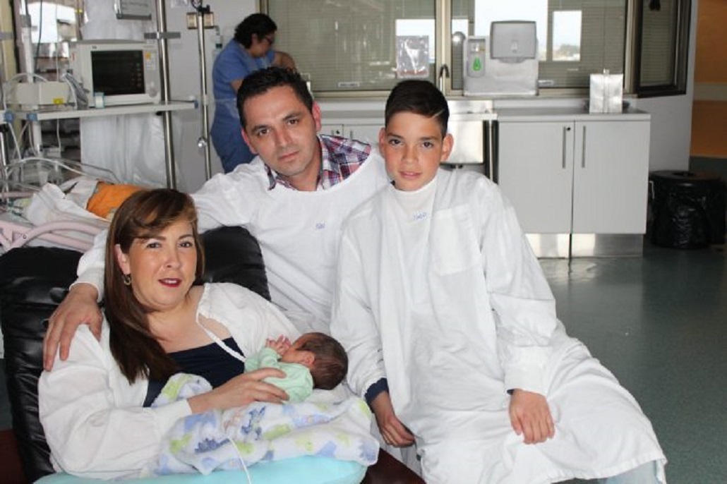 Familia magallánica agradeció por segunda vez atención de calidad en UPC Neonatal del Hospital Clínico de Punta Arenas