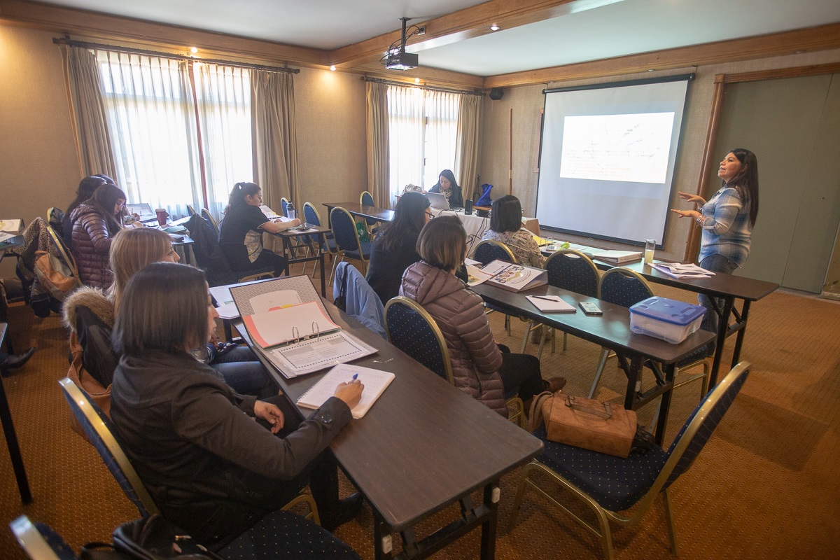 Equipos educativos de Magallanes se capacitan para descubrir el mundo y las ciencias a través del juego