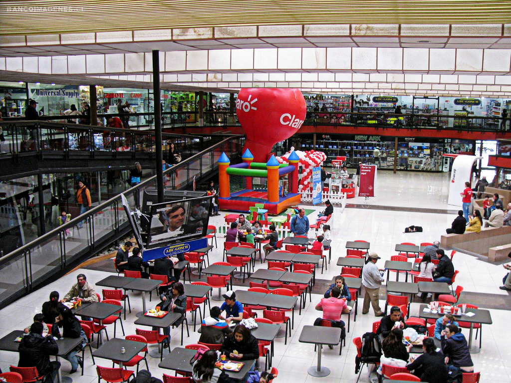 Carabineros investiga robo de prendas de vestir en Mega Store de Zona Franca, perpetrado con el método de la «caja mágica»