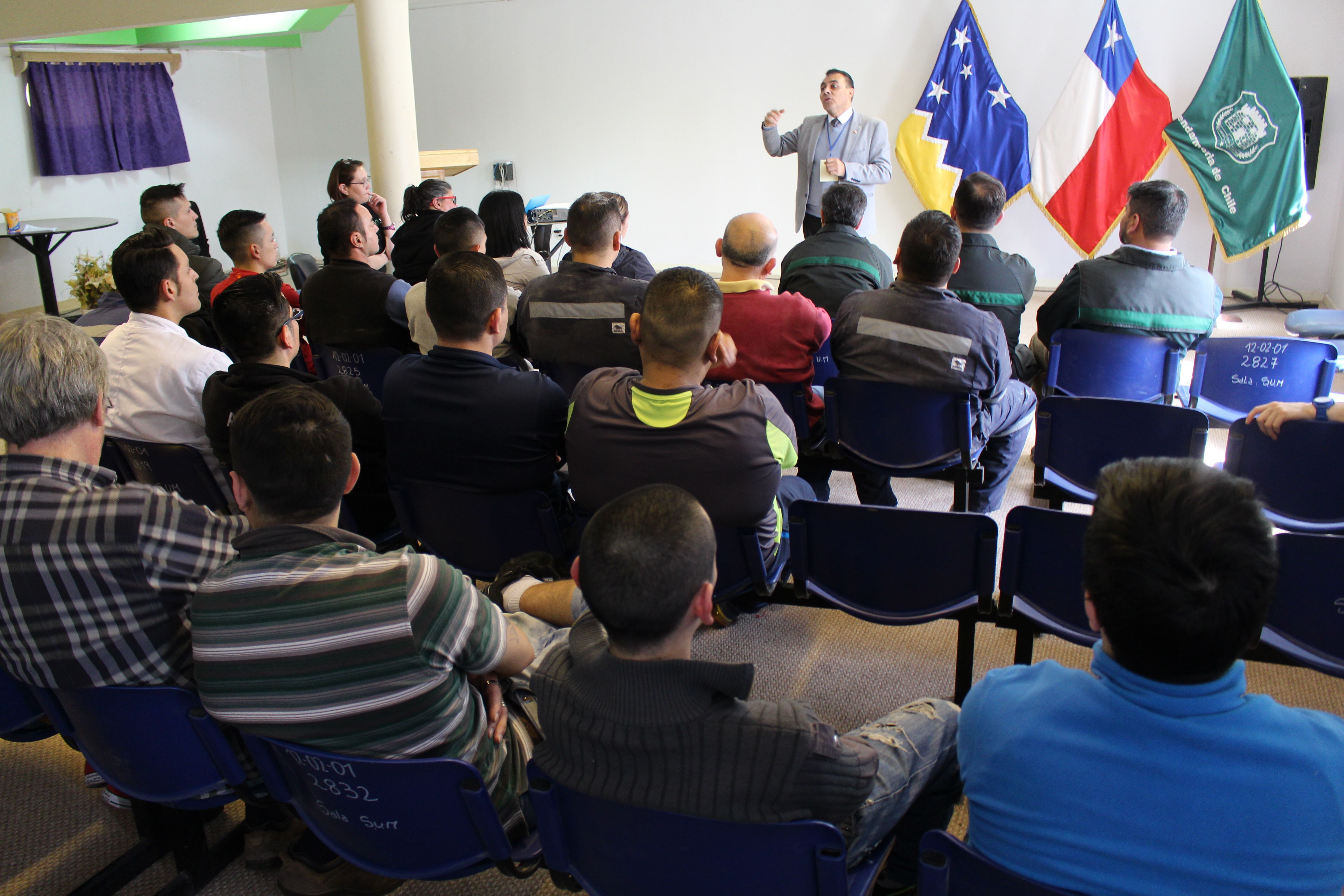 Internos del Complejo Penitenciario de Punta Arenas participan en programa de Educación Financiera