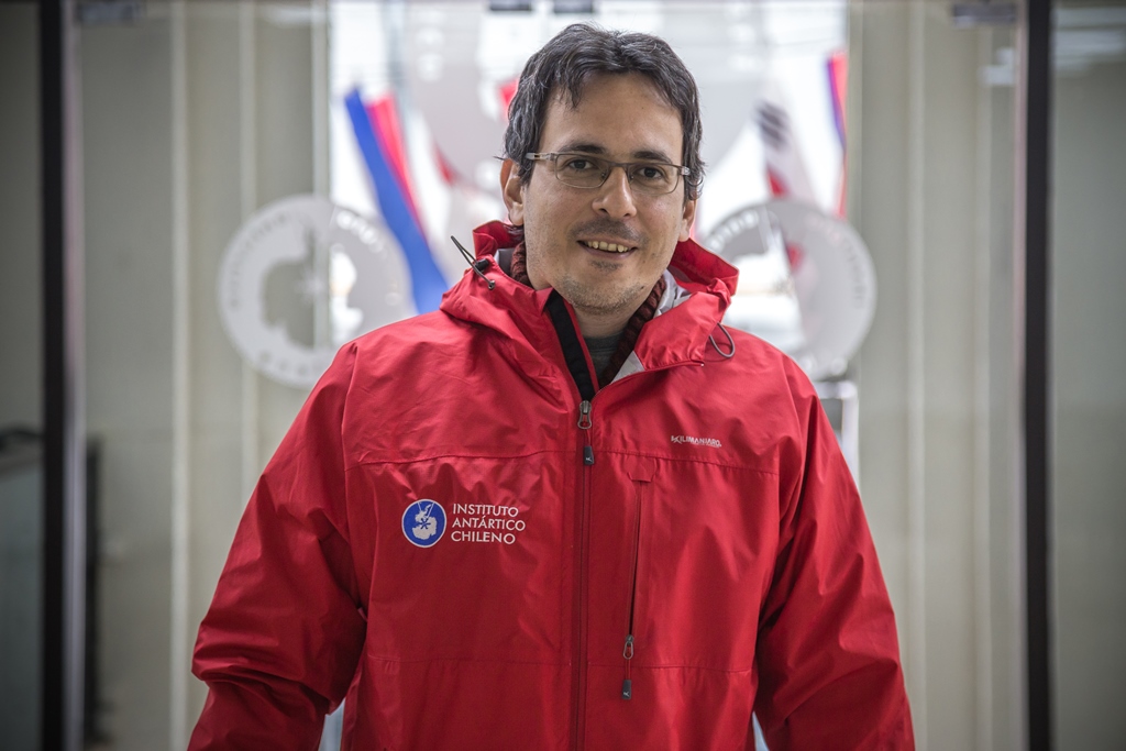 Doctor en genómica se suma al equipo científico del Instituto Antártico Chileno