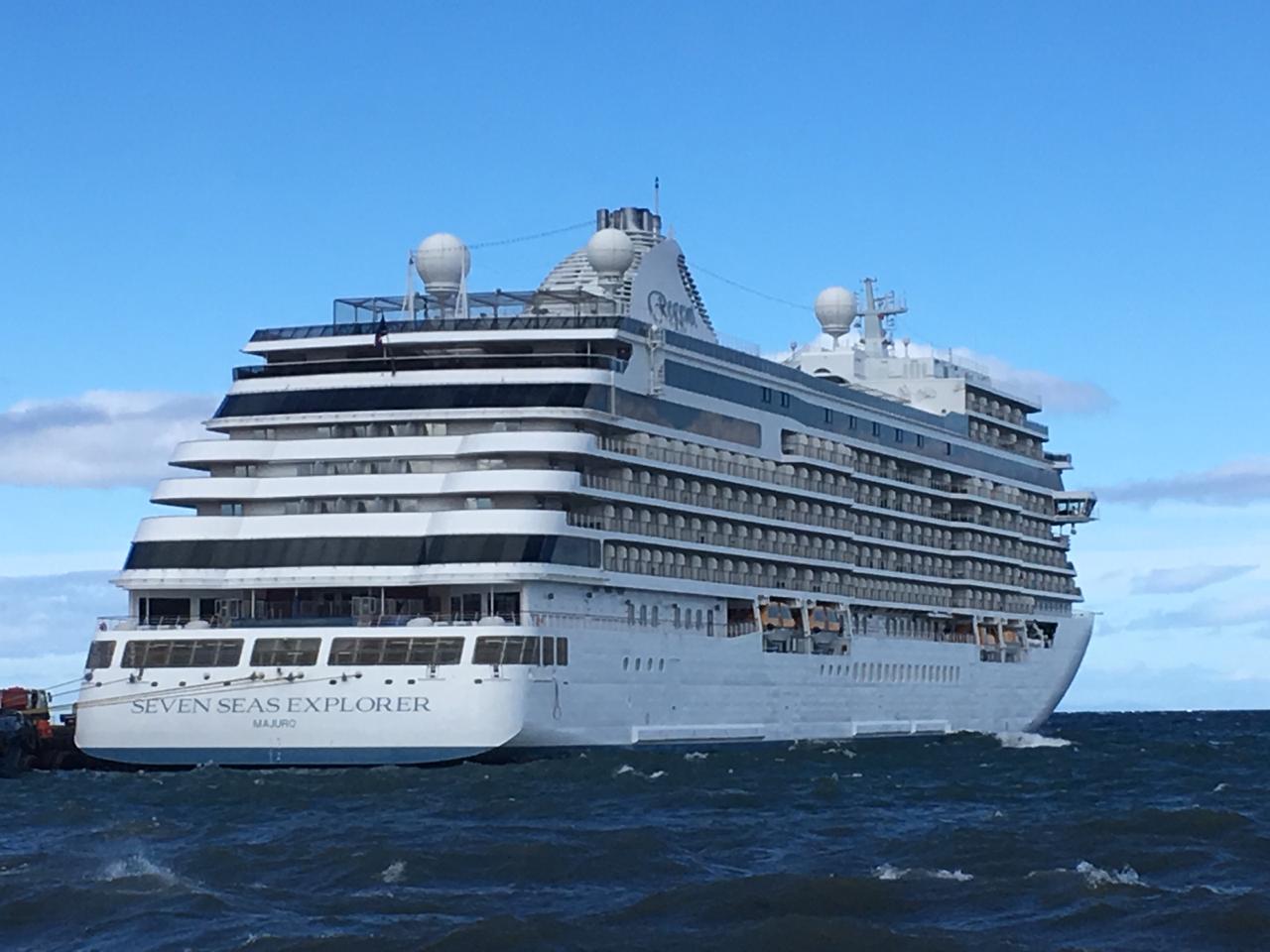 Crucero Seven Seas Explorer arriba a Punta Arenas en primer viaje a Sudamérica