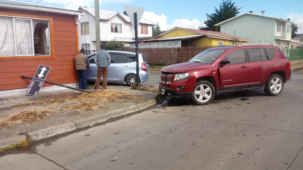 Colisión deja daños en vivienda de Ramón Freire y Márquez de la Plata en sector 18 de Septiembre