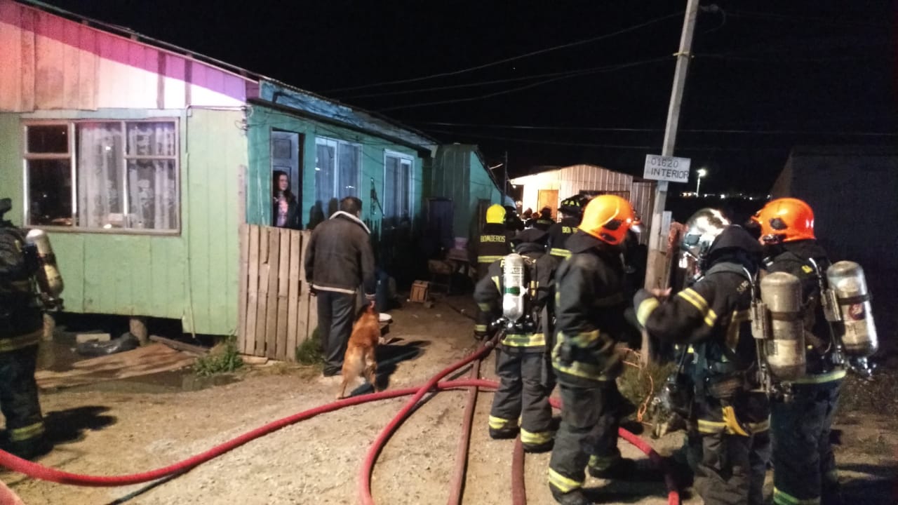 Dos viviendas afectadas por incendio en población El Ovejero