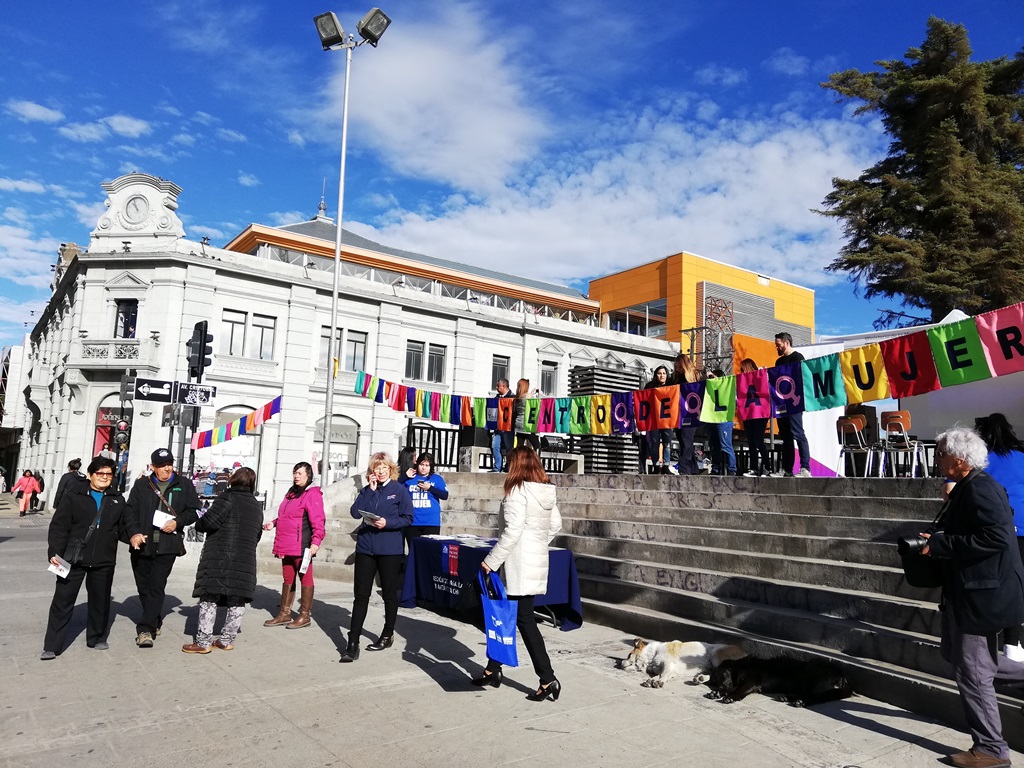 Centro de la Mujer de SernamEG sensibiliza a la comunidad sobre prevención de violencia de género