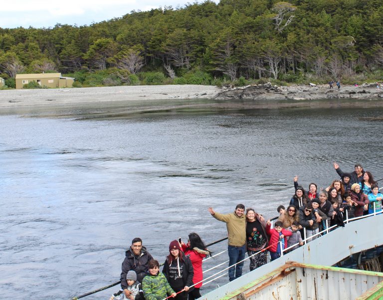 Salmonicultores y comunidades kawesqar realizaron cinco viajes ancestrales en Magallanes