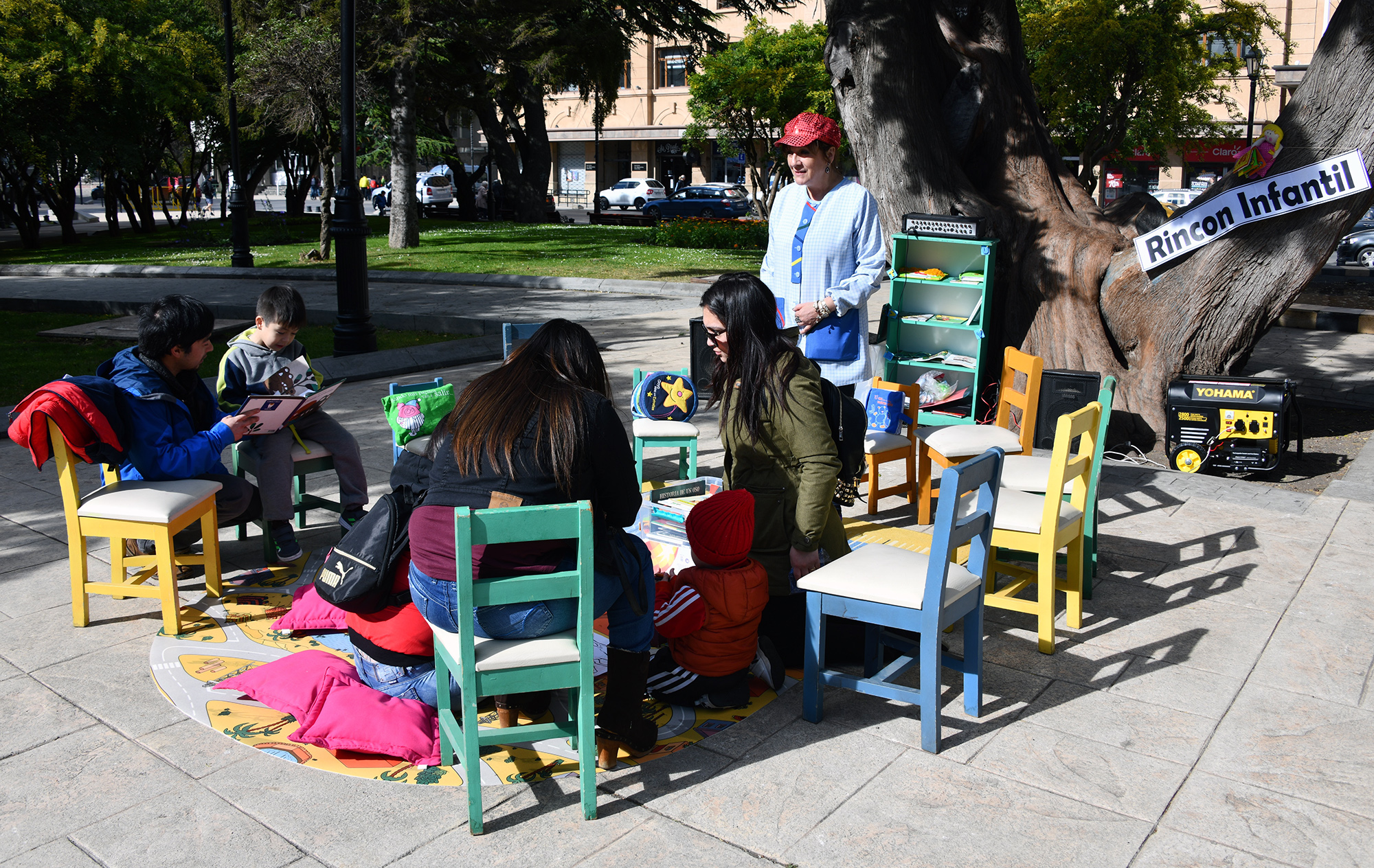 Niños y adultos disfrutaron juntos de divertidas actividades en la Plaza de Armas