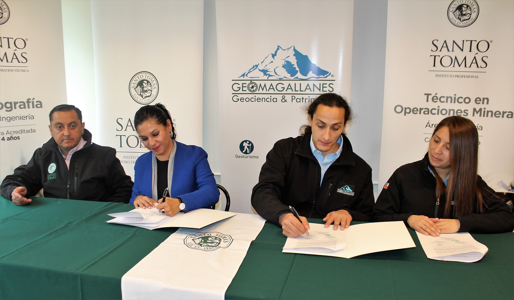 Instituto Santo Tomás firma convenio con empresa petrolera y de geoturismo en Magallanes