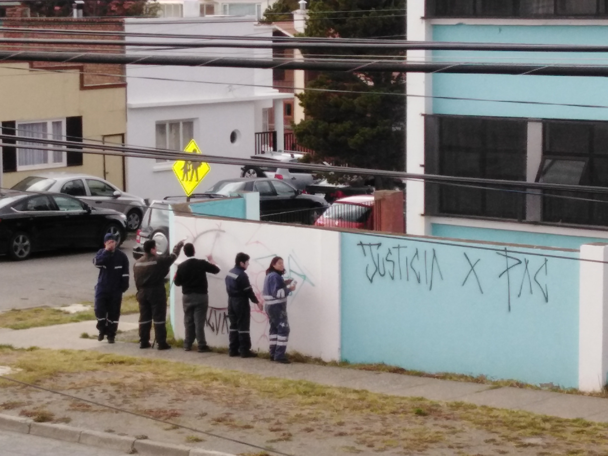 La noticia positiva del día: Estudiantes del Liceo Industrial de Punta Arenas realizan trabajos de hermoseamiento de su establecimiento