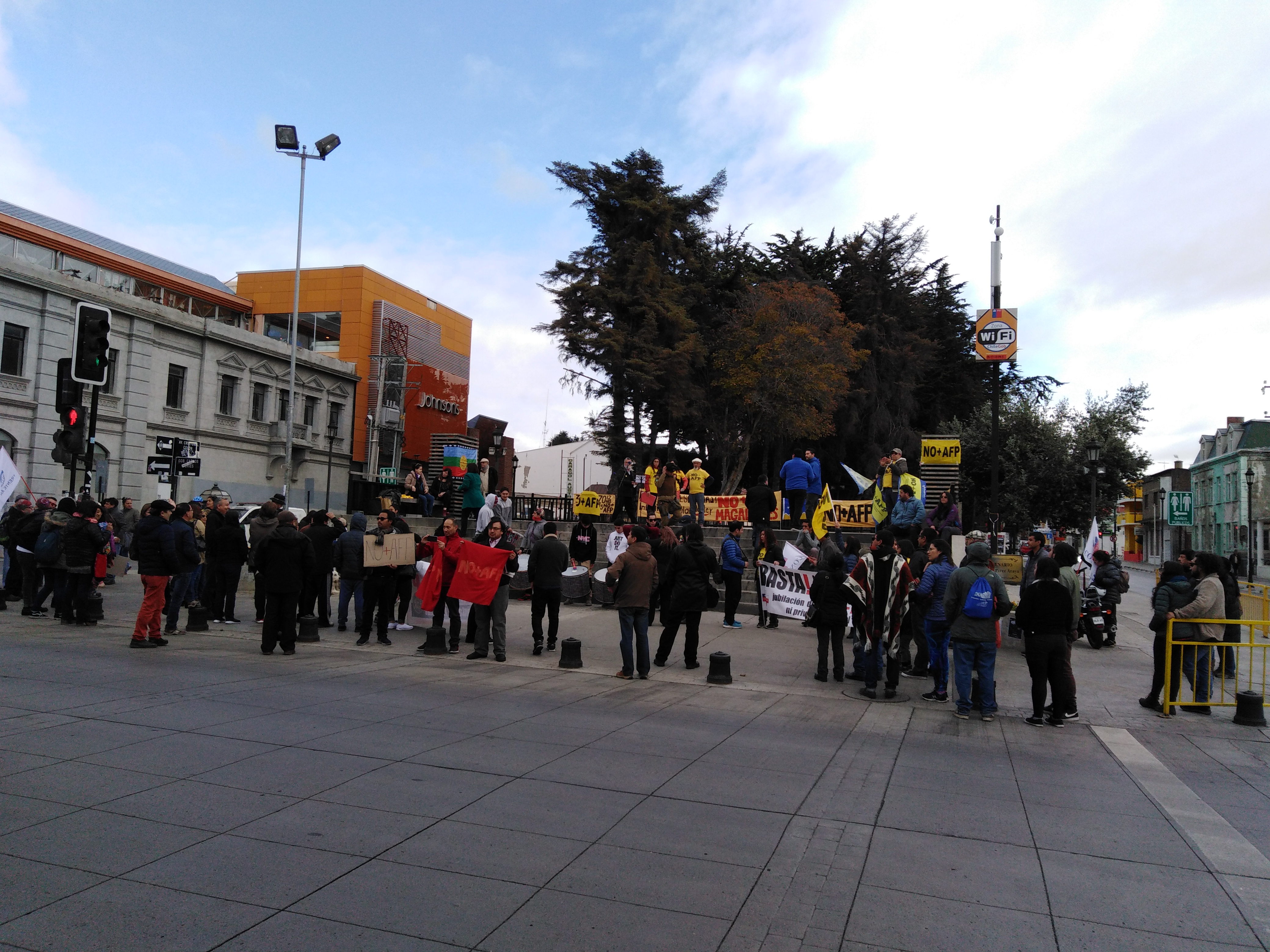 Alrededor de 300 personas marcharon contra las AFP esta mañana en Punta Arenas