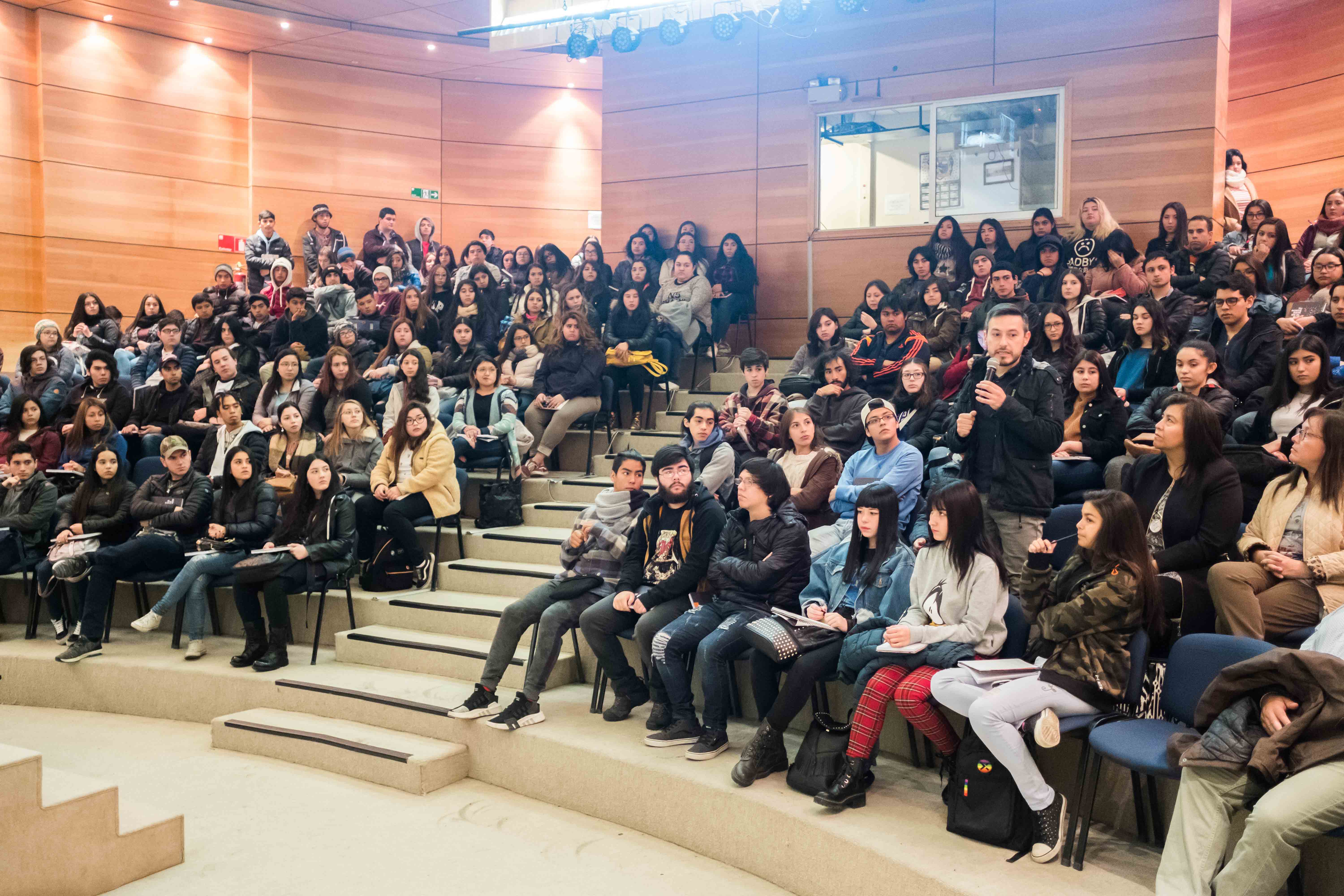 Estudiantes de primer año de la UMAG comenzaron hoy con la actividad universitaria en Magallanes