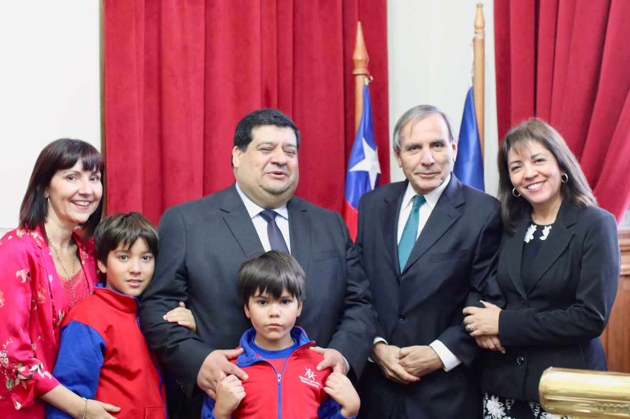 Juez en Punta Arenas Juan Enrique Olivares presta juramento en el 6° Juzgado de Garantía de Santiago