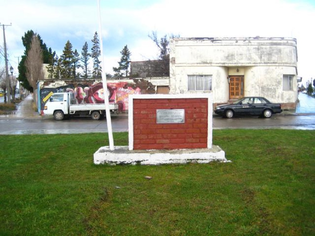 Indignación en Puerto Natales ante decisión del Alcalde Paredes por placa en conmemoración de Carabineros