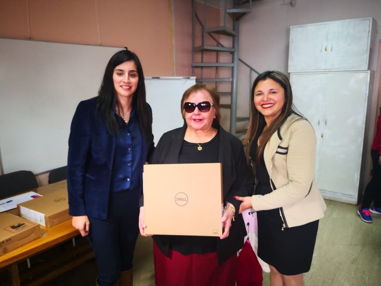 Entregan más de 20 notebooks a beneficiarios de AGACI Punta Arenas
