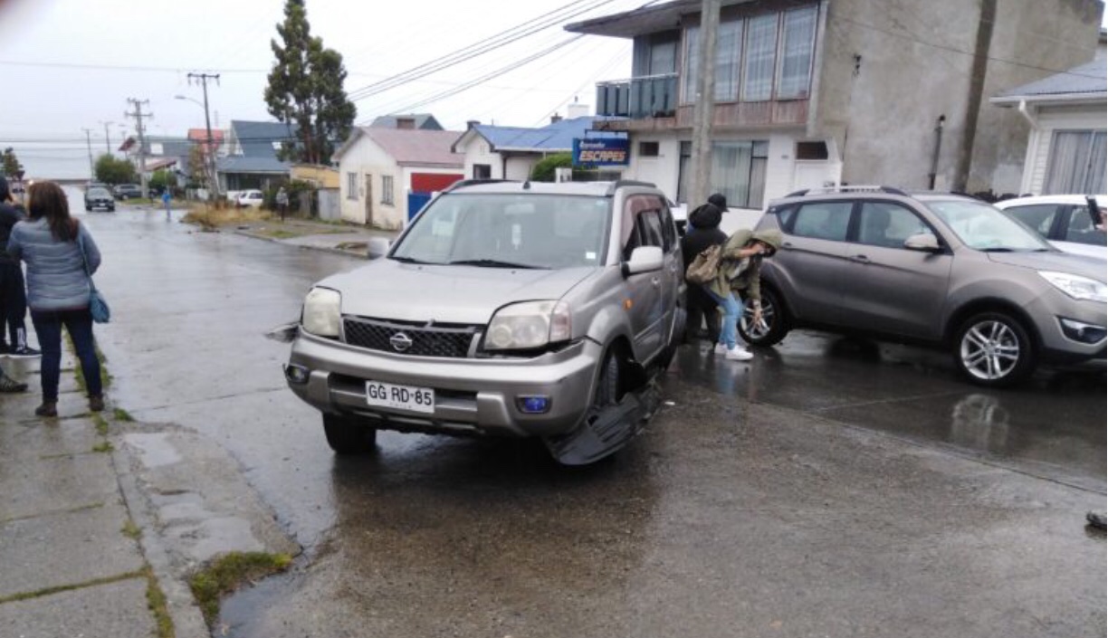 Conductor en estado de ebriedad chocó dos vehículos y se dió a la fuga en el Barrio Sur