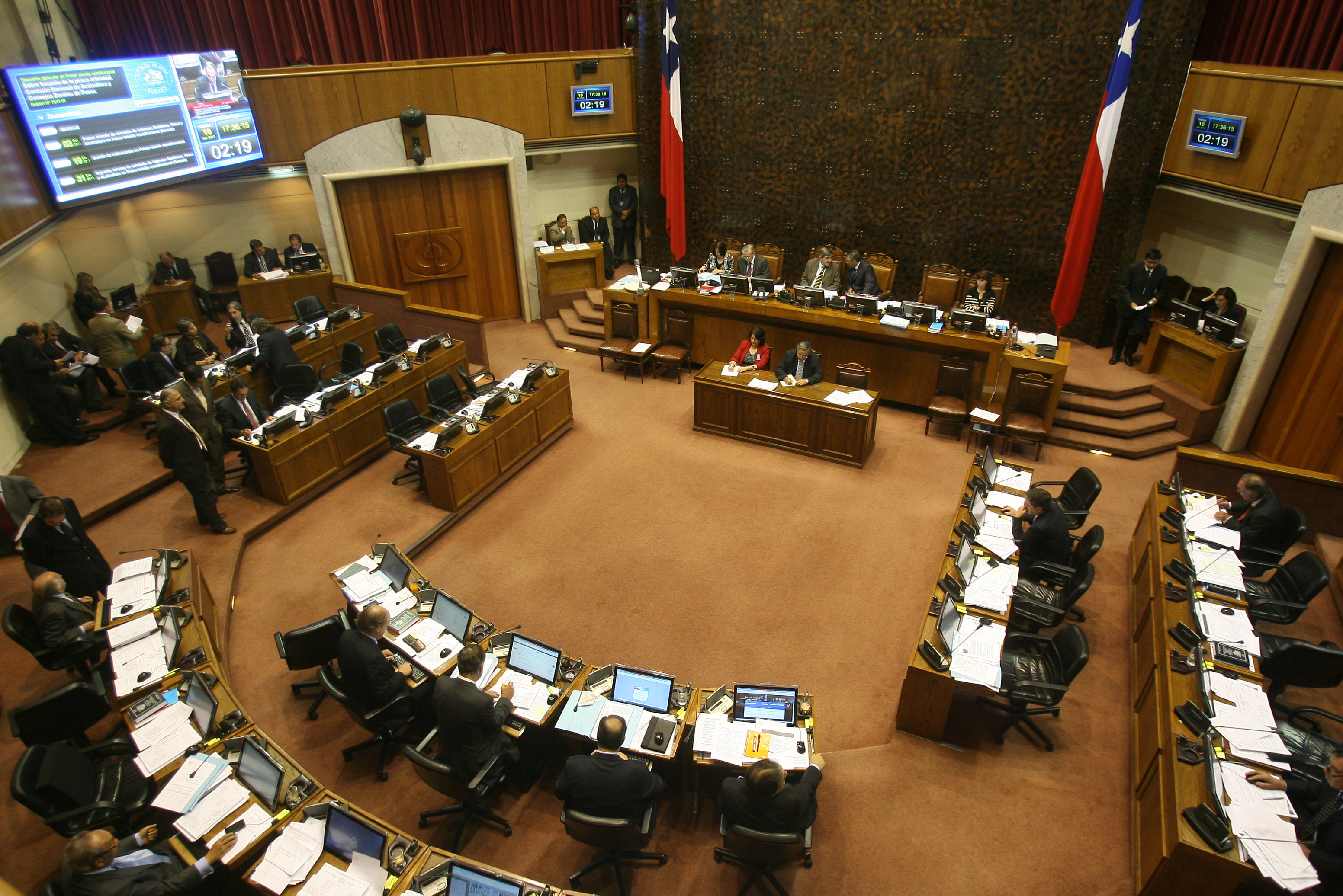 Senado aprueba proyecto que permite a empleados públicos demandar al Estado por tutela laboral