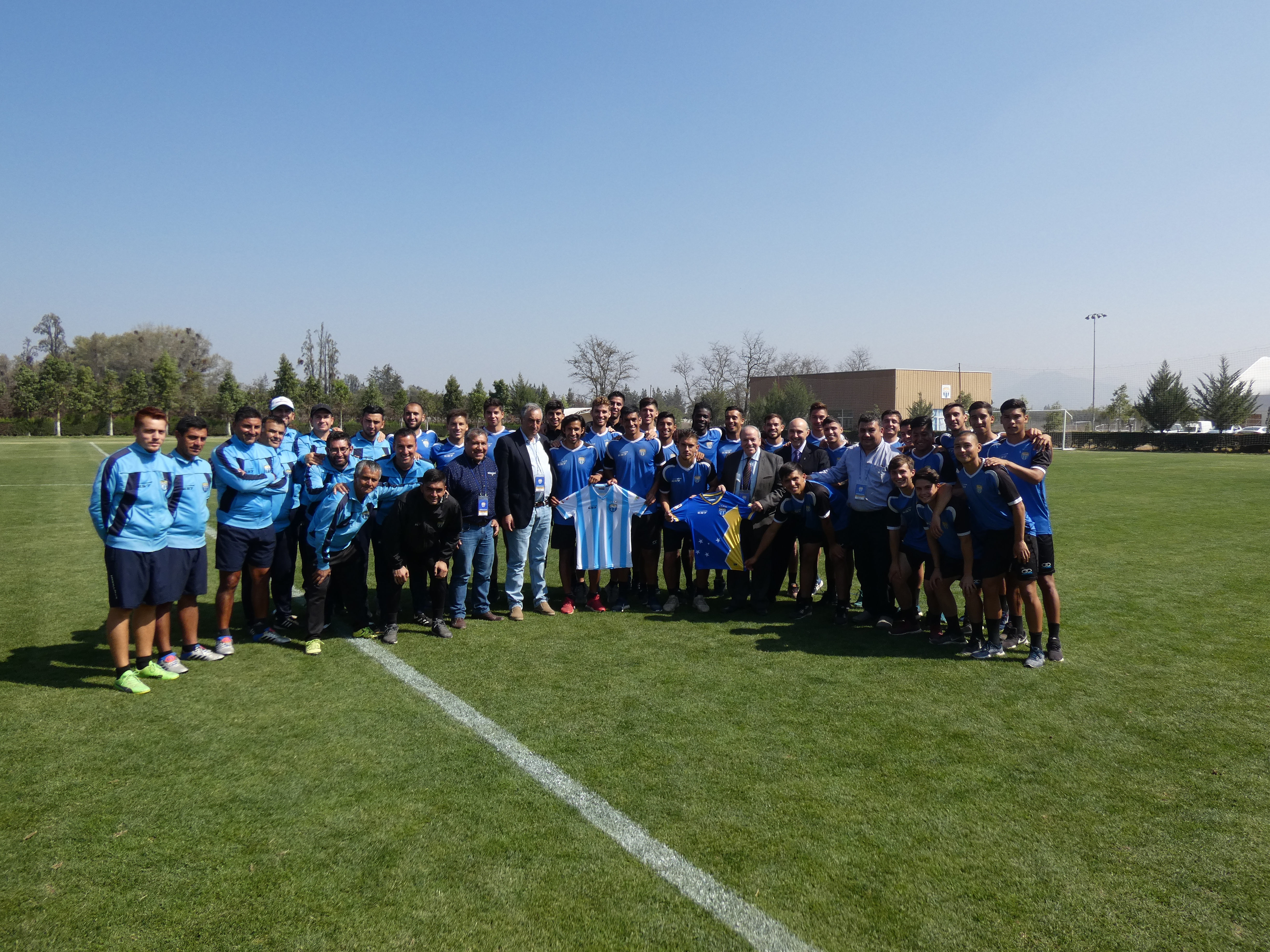 Consejeros Regionales de Magallanes visitan centro de entrenamiento del Club Magallanes