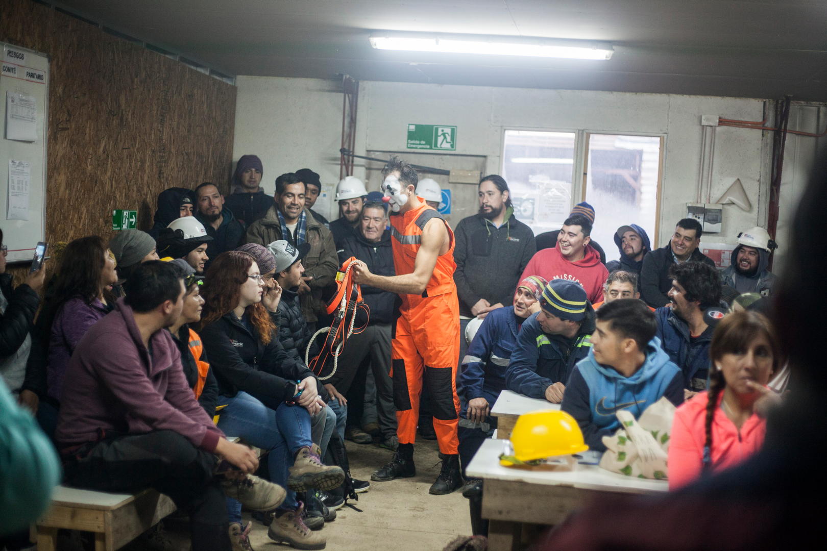 Mimo Tuga entretuvo a más de 1.200 trabajadores de la construcción en Punta Arenas