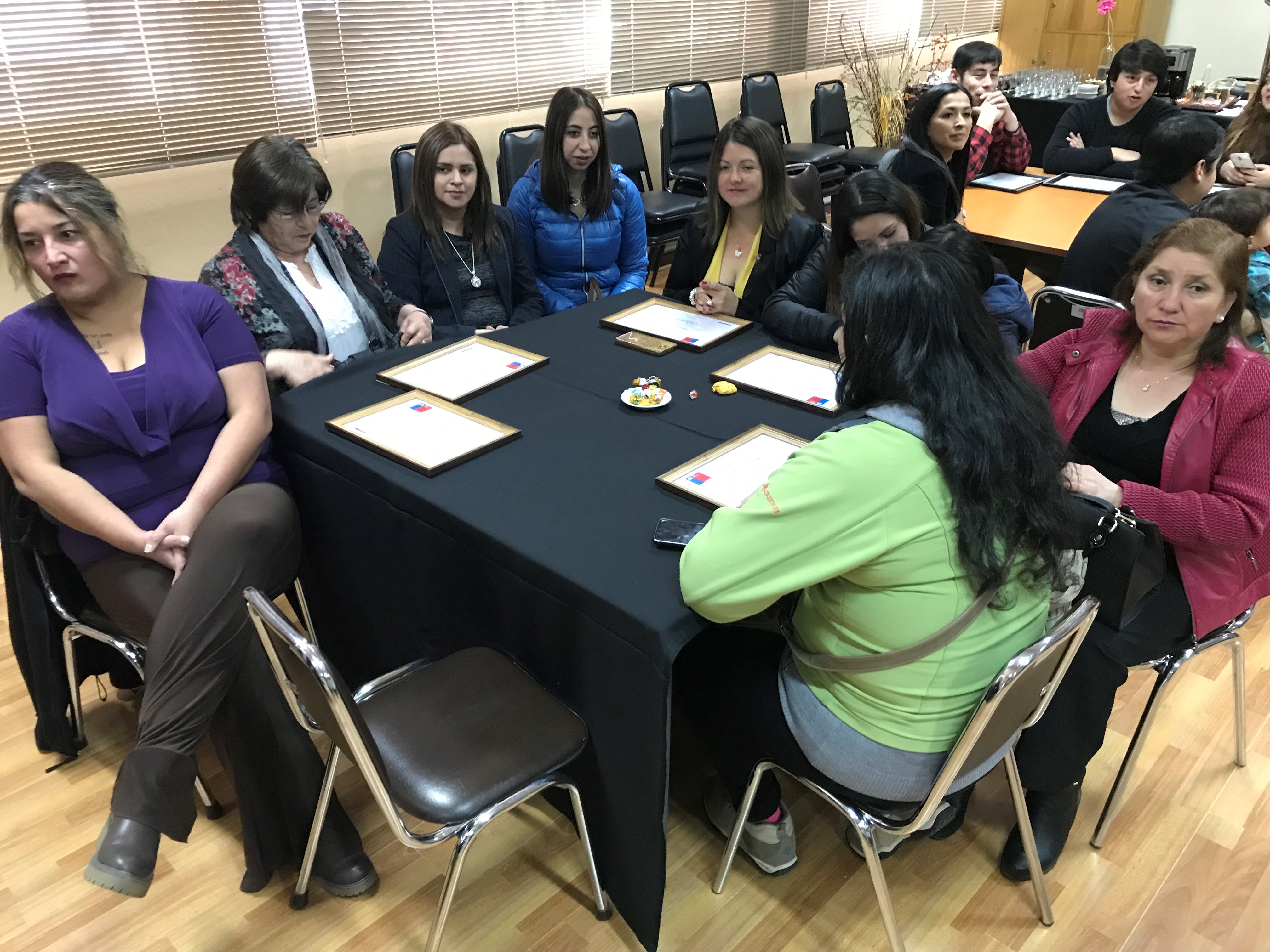 Capacitan y entregan herramientas a jóvenes y adultos para la generación de empleo  en Punta Arenas