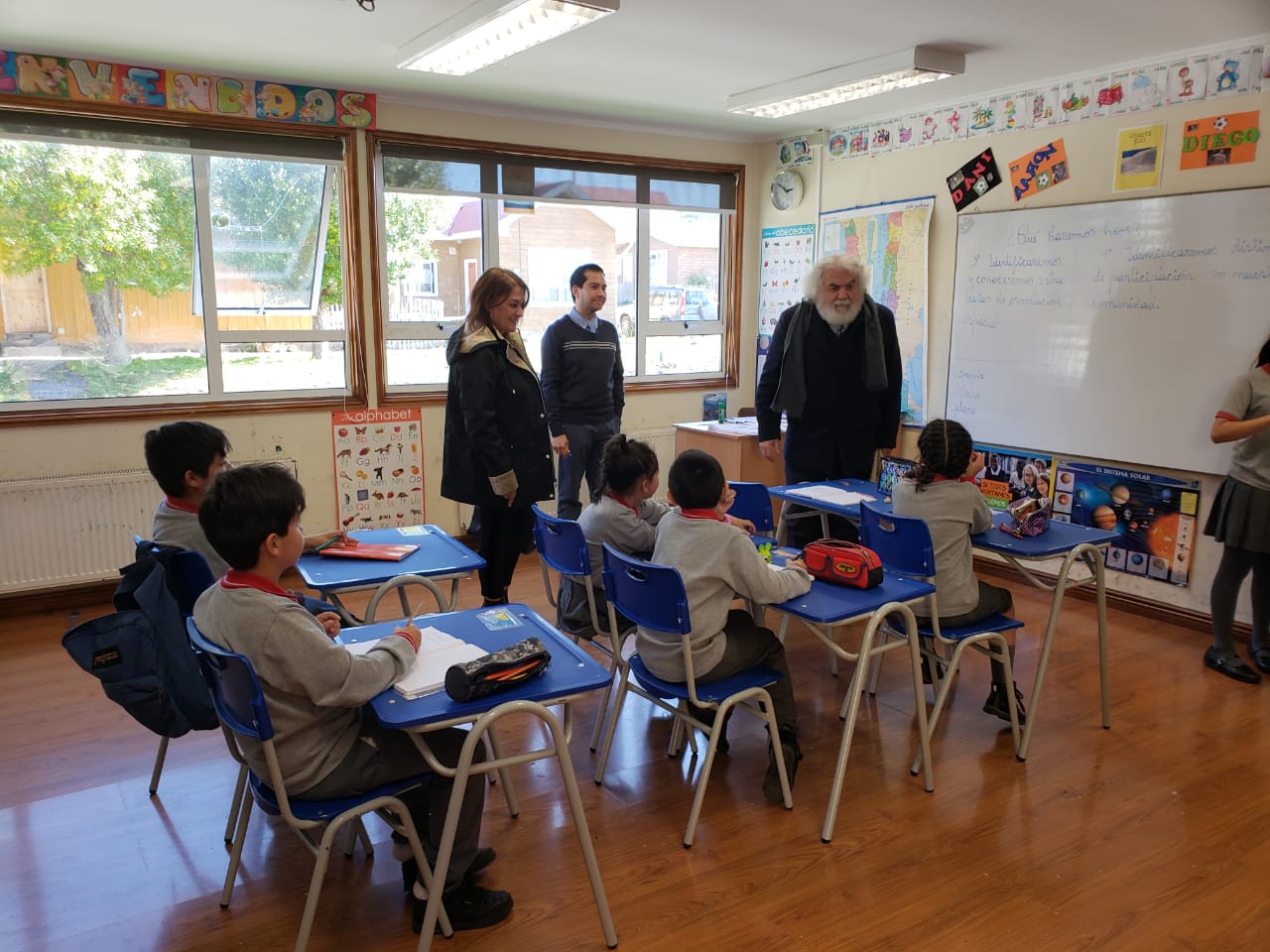SEREMI de Educación visita escuela de Laguna Blanca