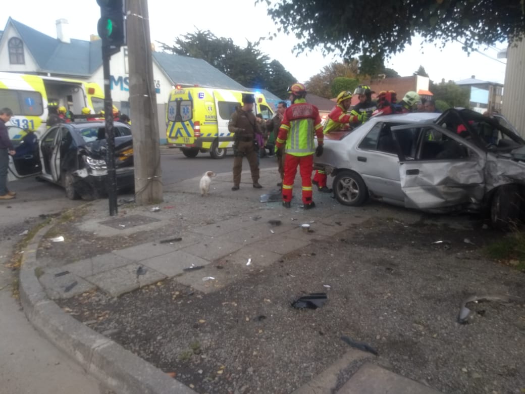Fiscalía abre investigación para esclarecer responsabilidades en el accidente de tránsito de este domingo que dejó a 8 personas lesionadas en pleno centro de Punta Arenas