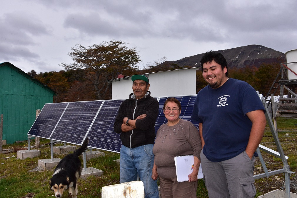 Llegó la luz para agricultores gracias a paneles fotovoltaicos en Isla Navarino, provincia Antártica