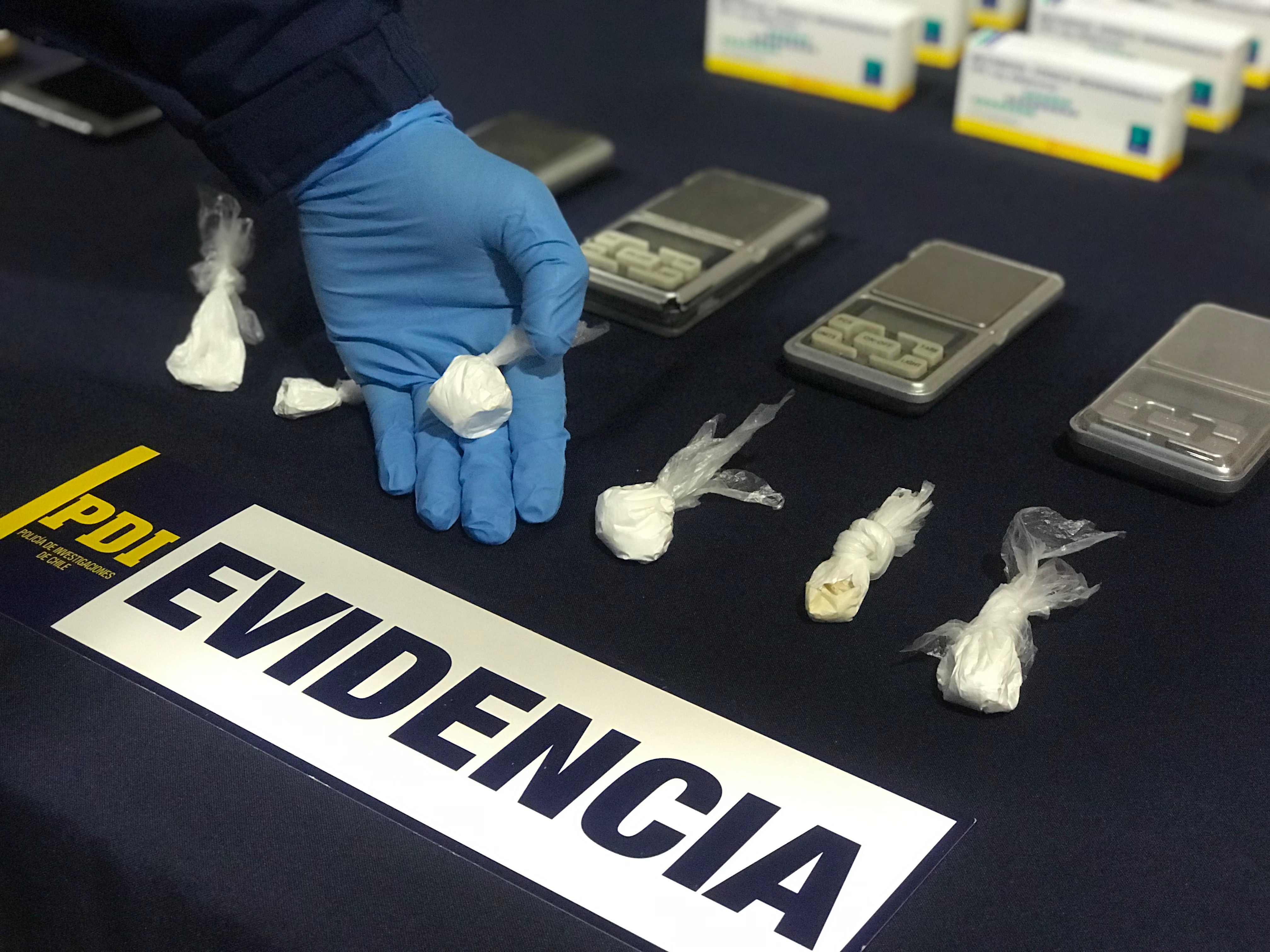 Operación «Relampago Austral»: PDI de Punta Arenas detiene a dos dominicanos por microtráfico