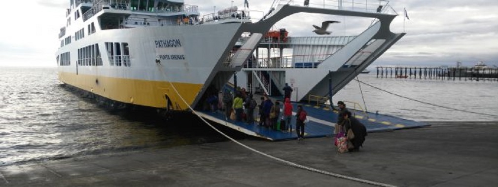 Ferry Pathagon suspende cruce del Estrecho por fuertes vientos