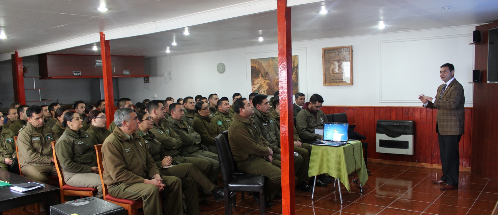 Fiscal Regional  capacitó a personal de Carabineros  en Primeras Diligencias Investigativas Participaron funcionarios de la Primera Comisaría de Punta Arenas, de la Subcomisaría de Rio Seco y del Retén de Agua Fresca