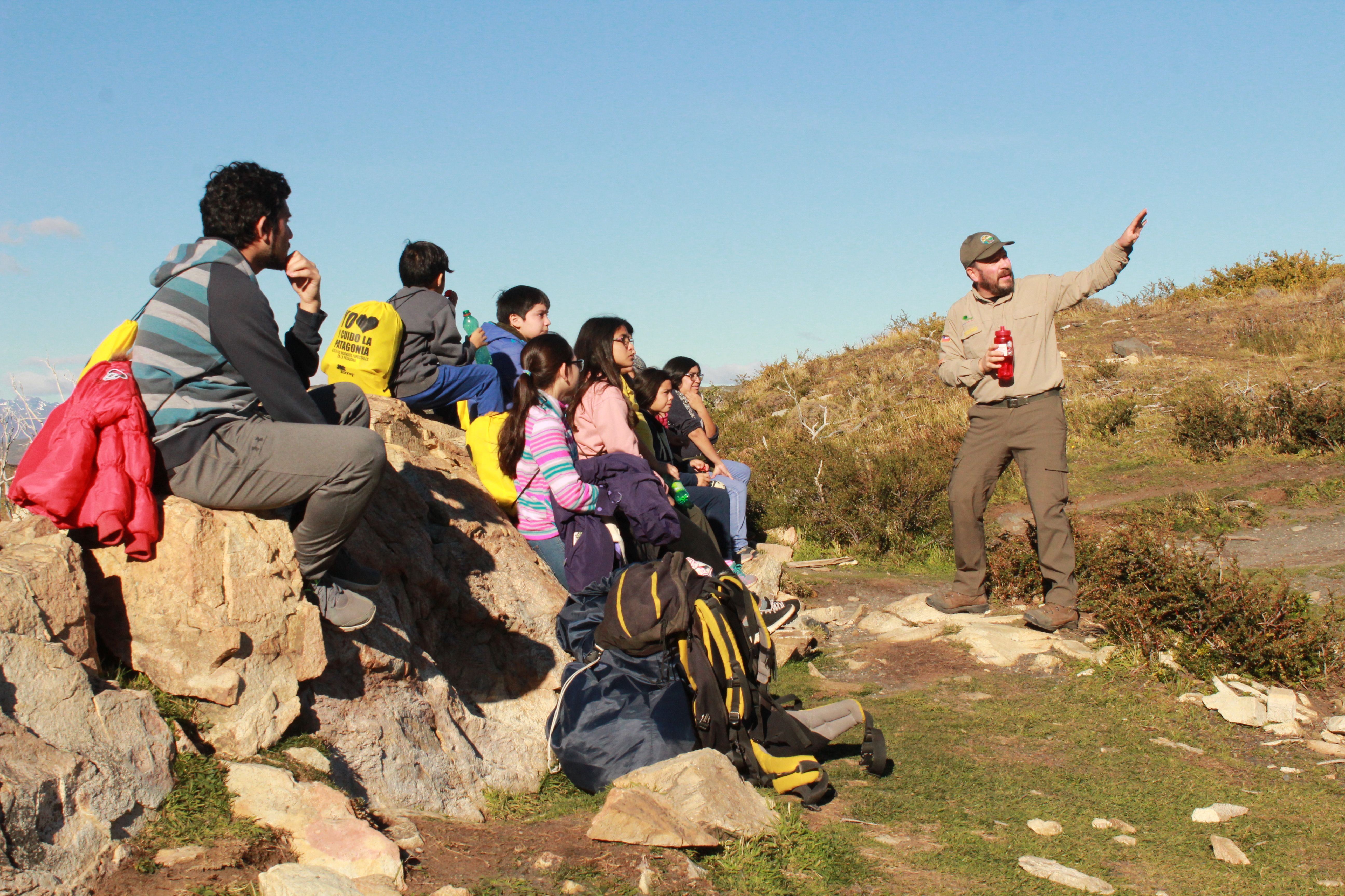 Estudiantes de la Escuela Bernardo O’Higgins de Porvenir visitaron el Parque Nacional Torres del Paine