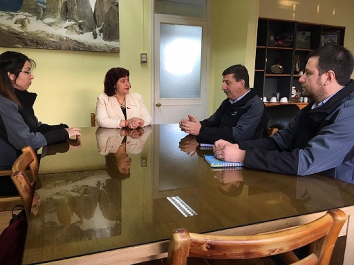 Aguas Magallanes junto a la gobernadora provincial revisaron iniciativas comunitarias e inversiones para Puerto Natales