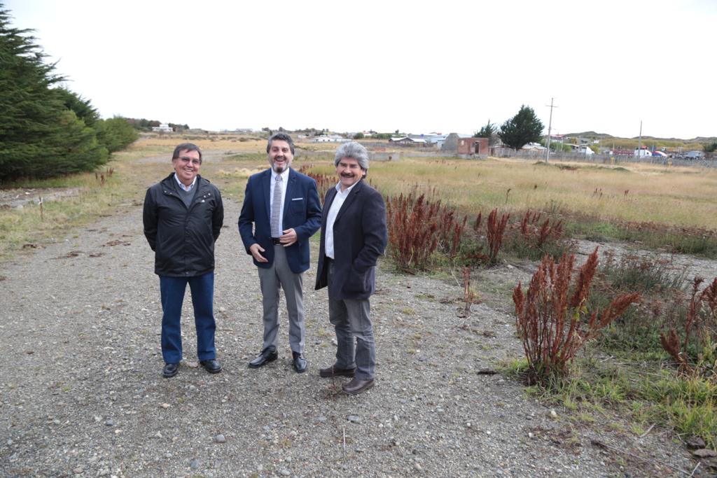 ASIDUCAM  recibió del Gobierno Regional el terreno para construir un aparcadero en Punta Arenas