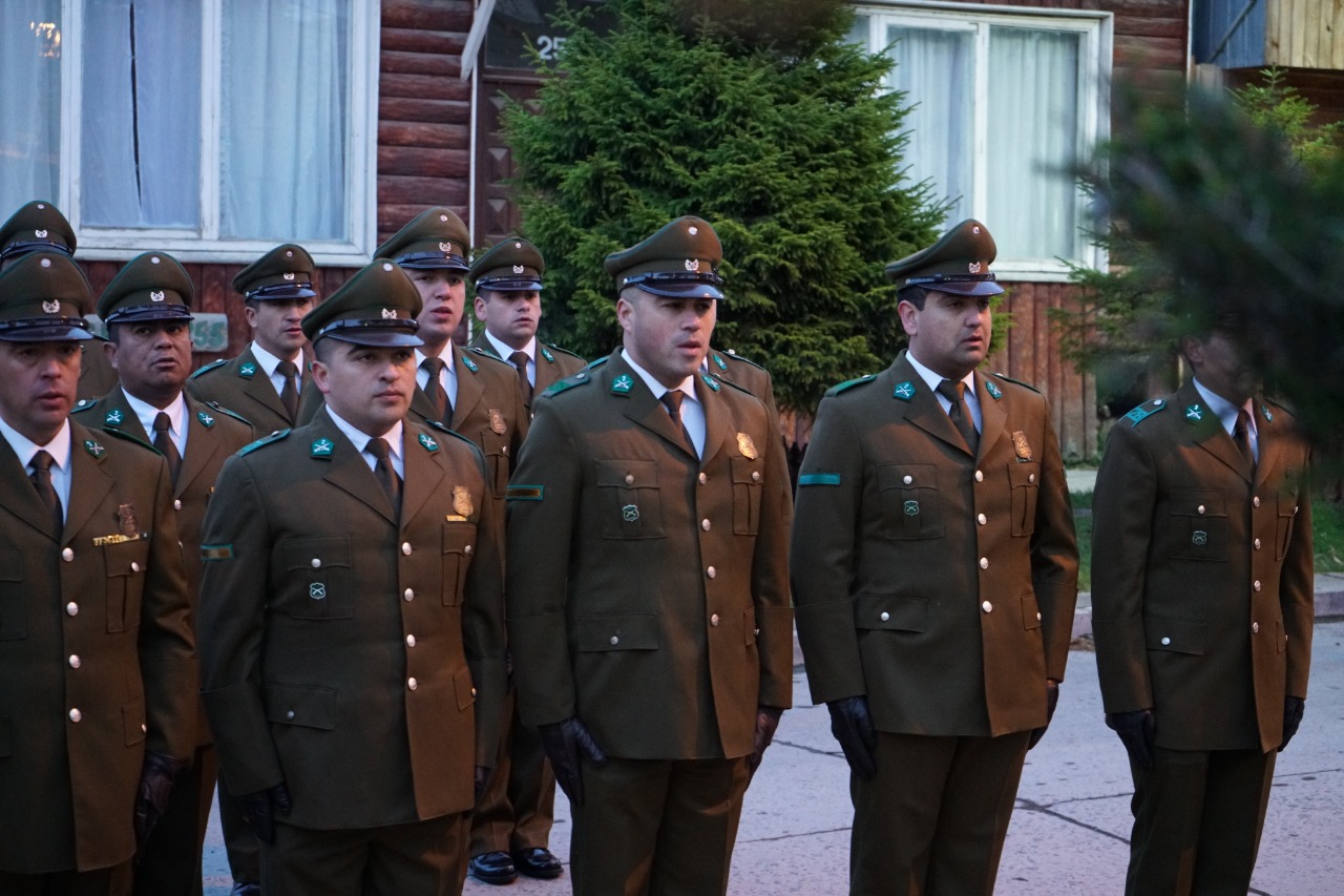 Intendente Regional visita Comisaría de Puerto Natales en aniversario de Carabineros