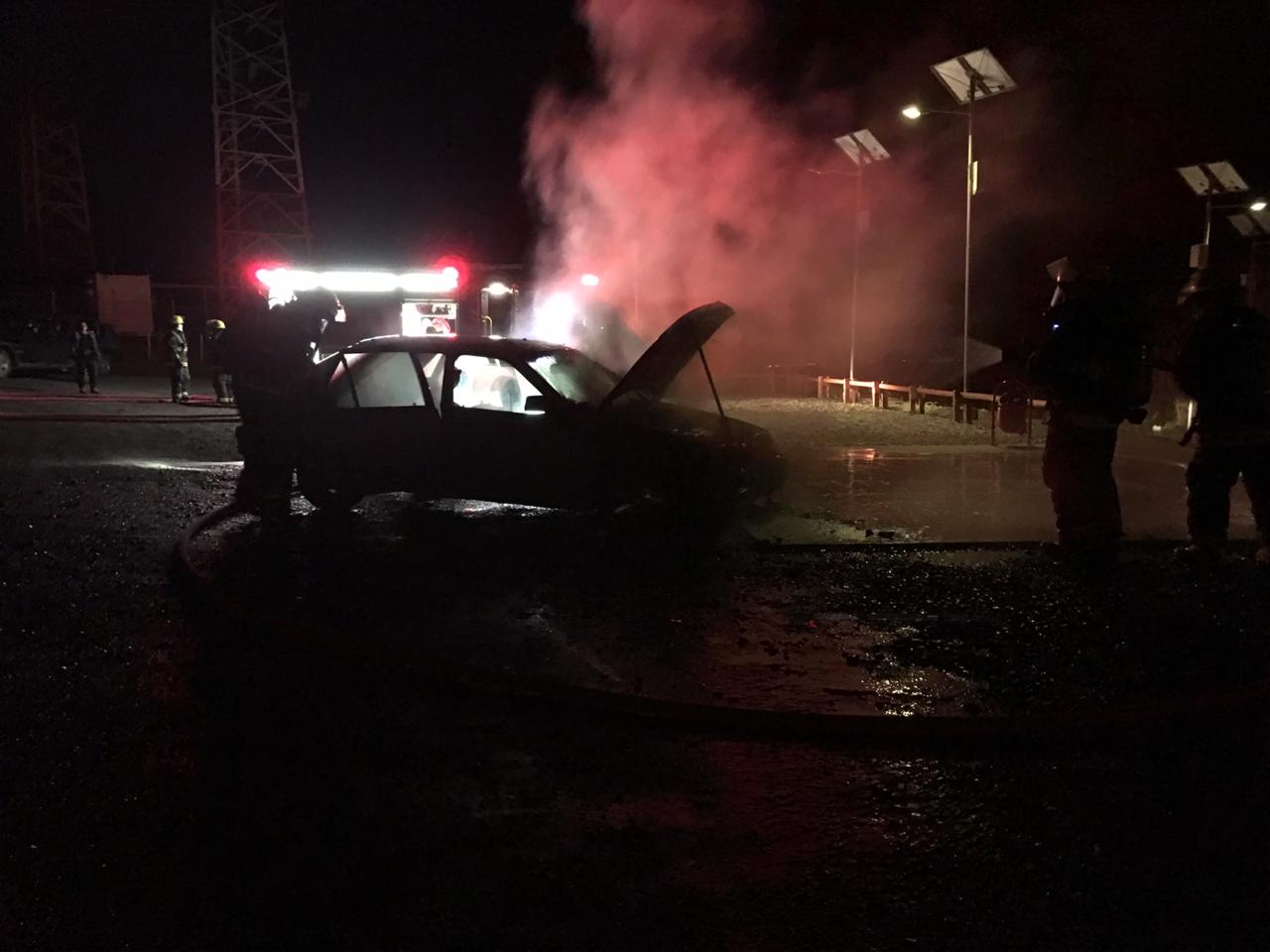 Vehículo se incendia en Mirador Hain de Porvenir