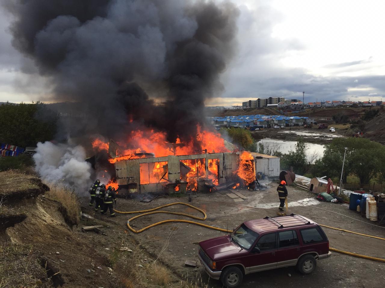 Incendio de grandes proporciones destruye casa habitación en villa Nelda Paniccuci