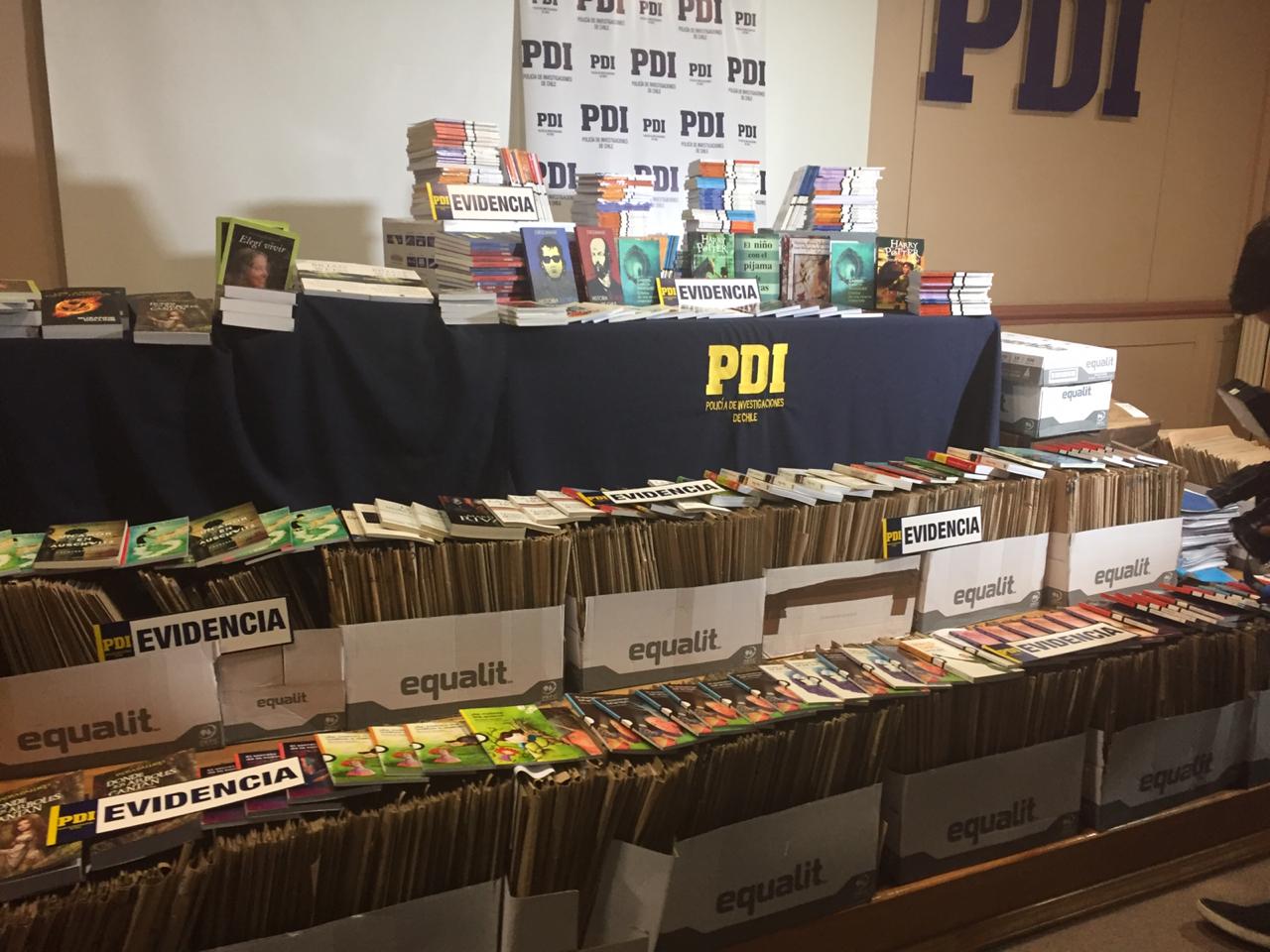 PDI incauta cerca de 3.000 libros copiados y fotocopiados en librería en Punta Arenas