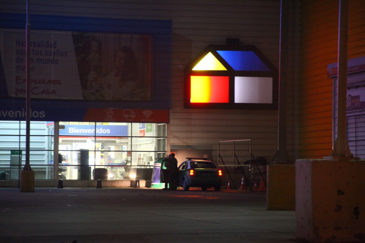 Detienen a solitario ladrón robando especies desde el interior del centro comercial Sodimac en Punta Arenas